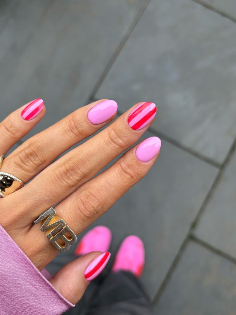 Tendencias de belleza para la primavera de 2026 - Uñas efecto cómic - @thenaillologist | Treatwell